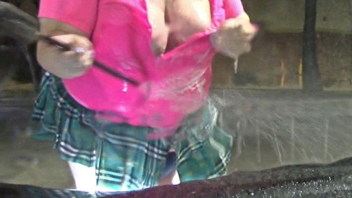 Schoolgirl wet 'n masturbating carwash