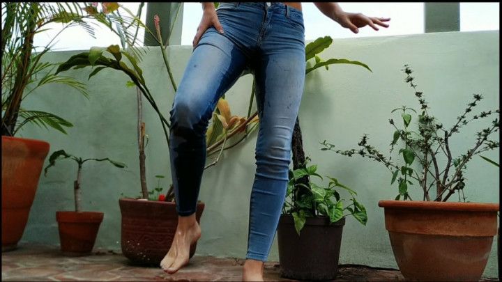 I pee my bluejeans in outdoors garden