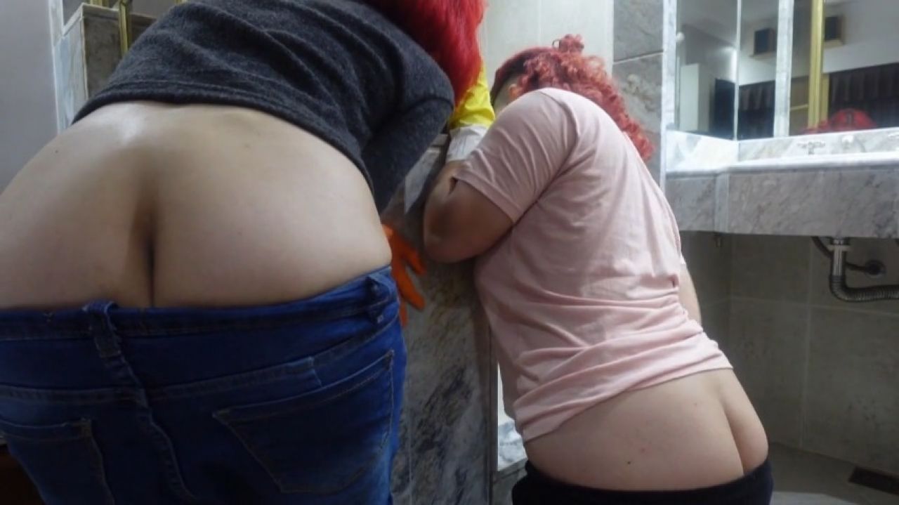 LesbianHot Buttcrack