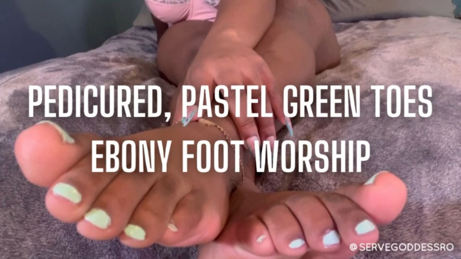 PEDICURED, PASTEL GREEN TOES EBONY FOOT WORSHIP - Royal Ro