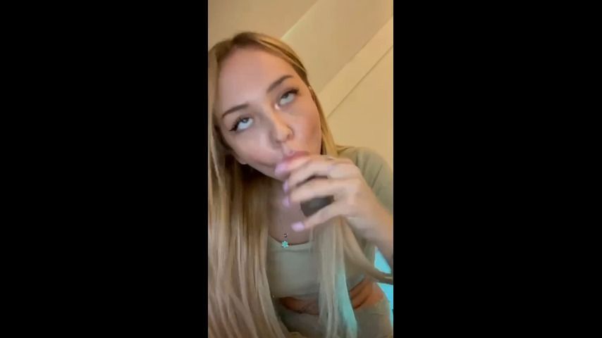 teen blonde sucking u off