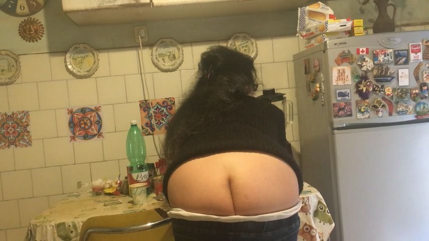 Making coffee and showing buttcrack