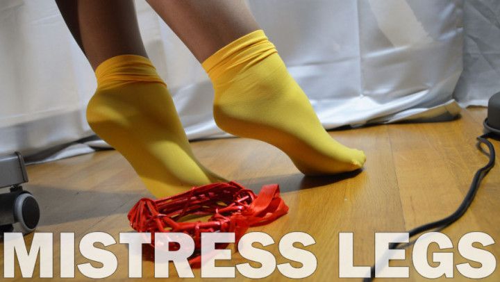 Mistress yellow nylon socks toe wiggling