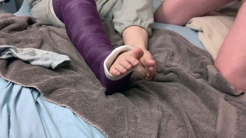 LLC Sockjob + Cum on Casted Toes