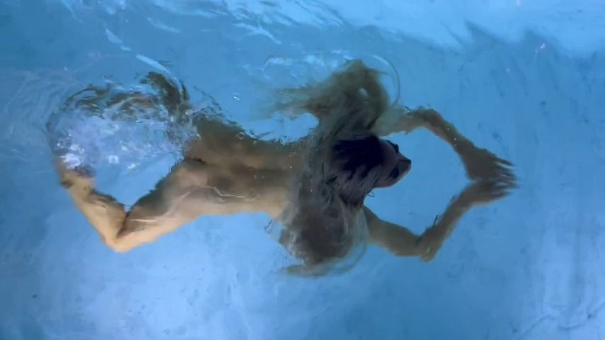 Stunning Sasha naked in the pool showing