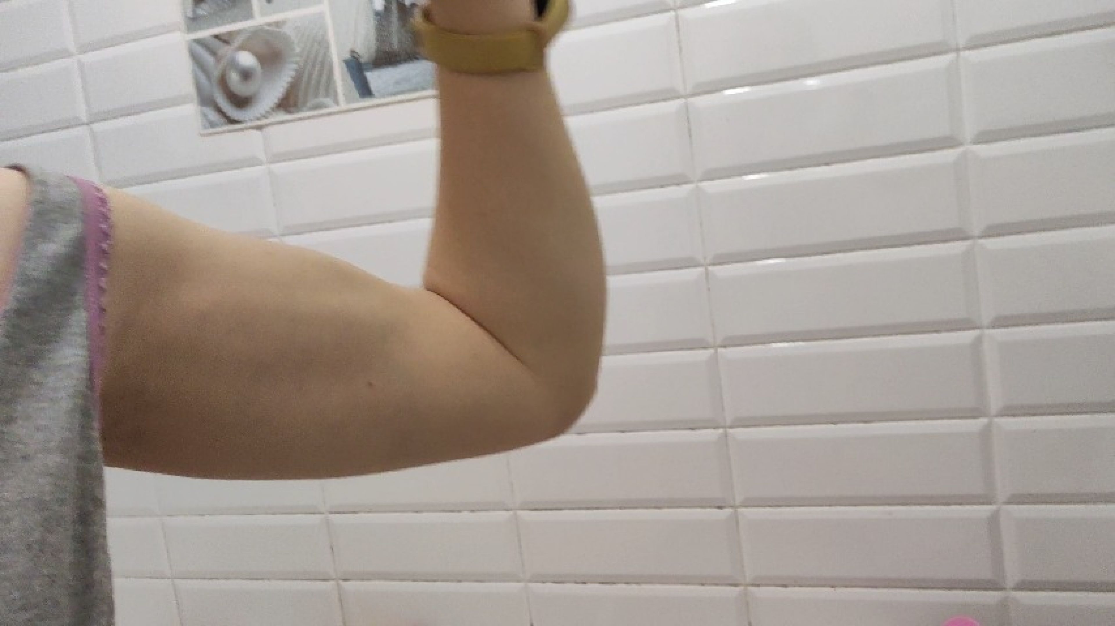 Big woman's muscles flexing 4K