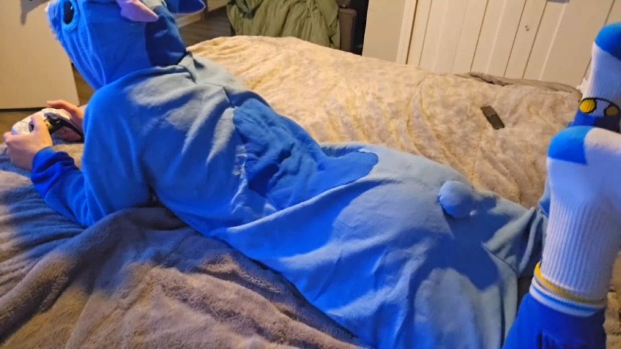 Gamer Makes Huge Farts &amp; Messes/Wets Diaper In Onesie