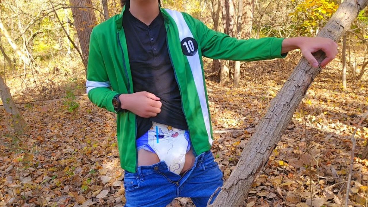 Ben Tennyson Messes, Wets, Rubs Diaper