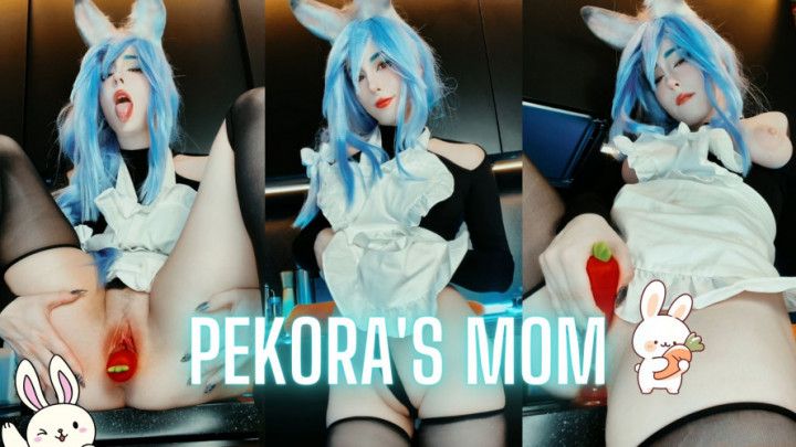 Pekora's mom put a carrot in her pussy