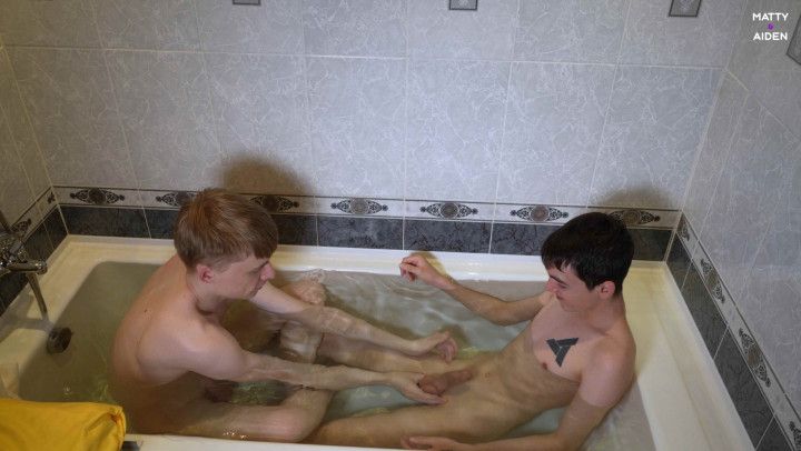 Twink guys having batch together and suck dicks