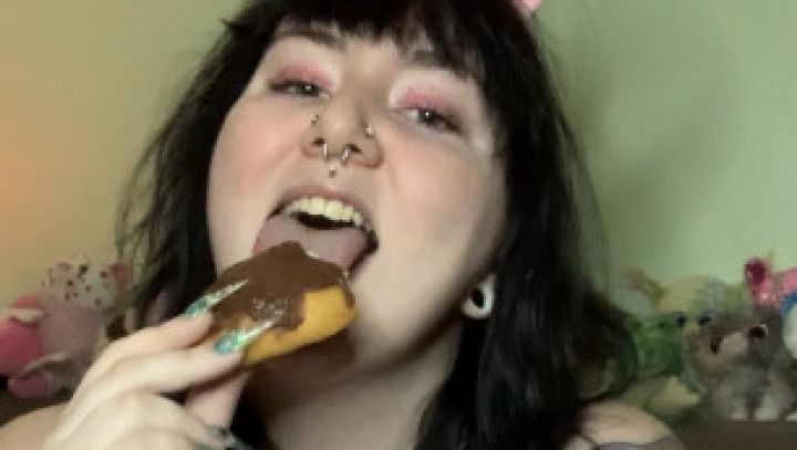 Hucow Donut Mukbang