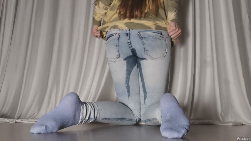 Wet pleasure in my tight jeans