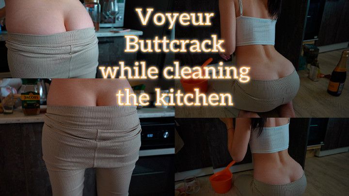 Voyeur! Mom Buttcrack While Cleaning the Kitchen! Leggings