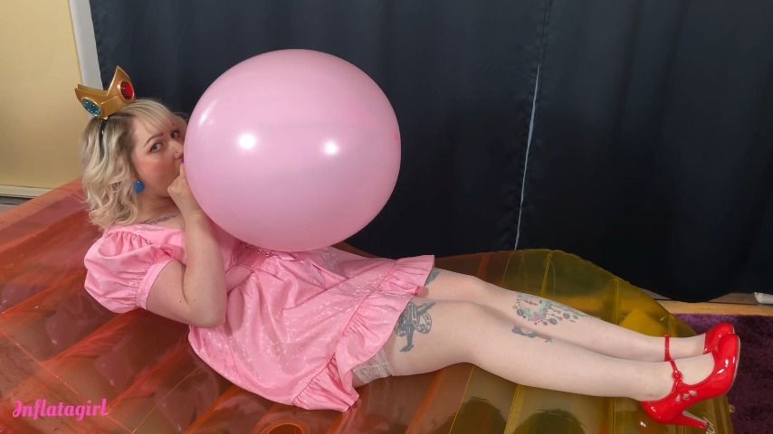 Princess Peach Inflates Pink Balloon