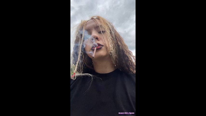 Smoking. Free video