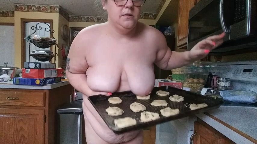 naked cookie bake and cookie pee