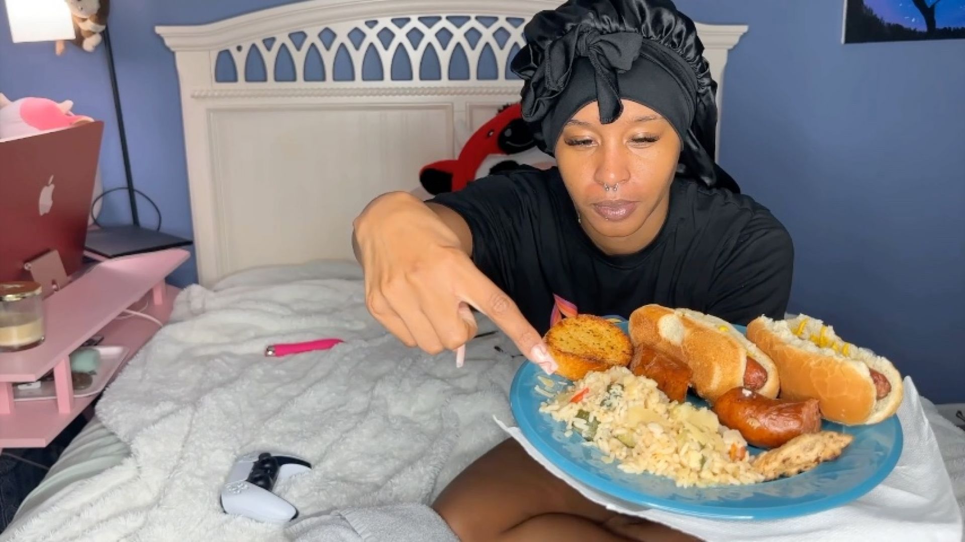 Mu Eats - Messy Petite Mukbang 1