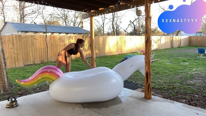 Inflatable Unicorn Outdoor Steam Stretch