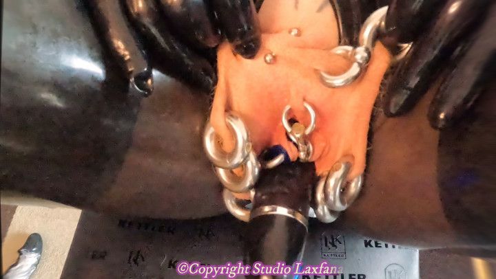 Latex Doll fucks vibrator p3