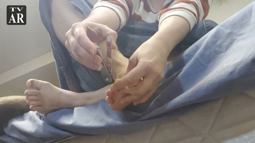 Clipping my toenails and Foot Rub