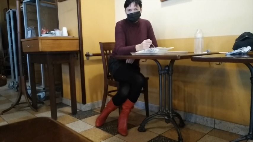 Crossed legs orgasm in cafe