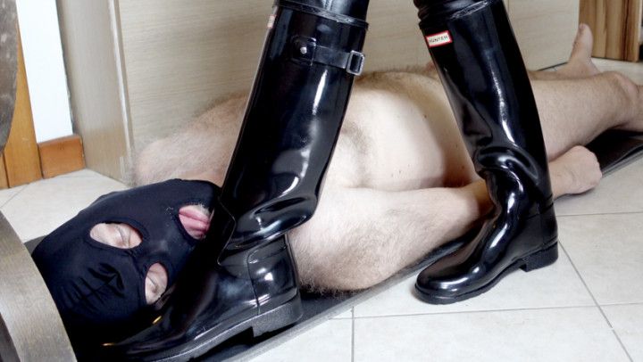 Hunters rubber boots licking