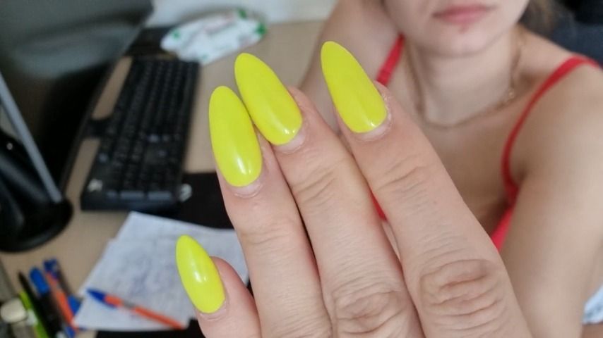 Long nails fetish