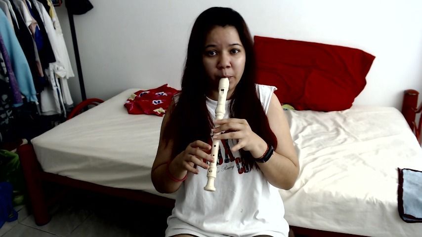 i play flute/ toco la flauta