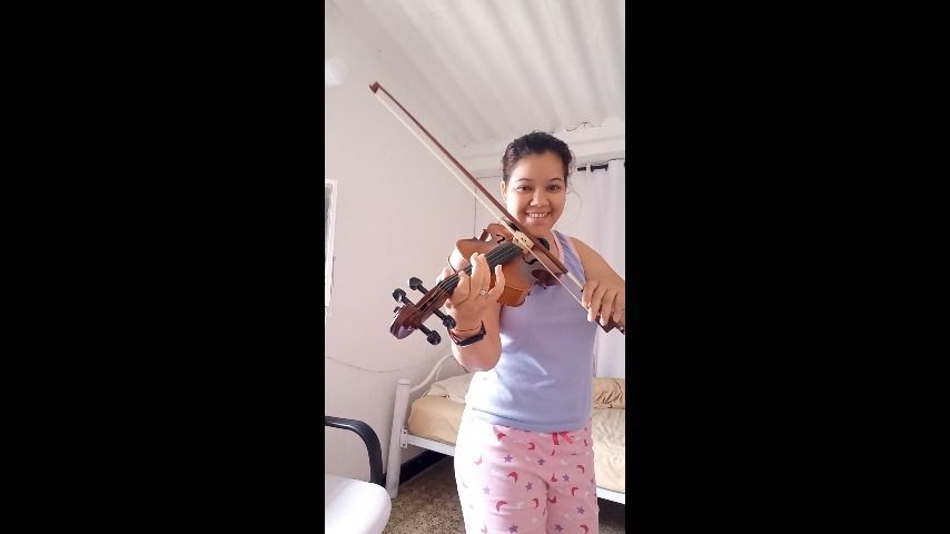 I play the anthem of Venezuela on violin