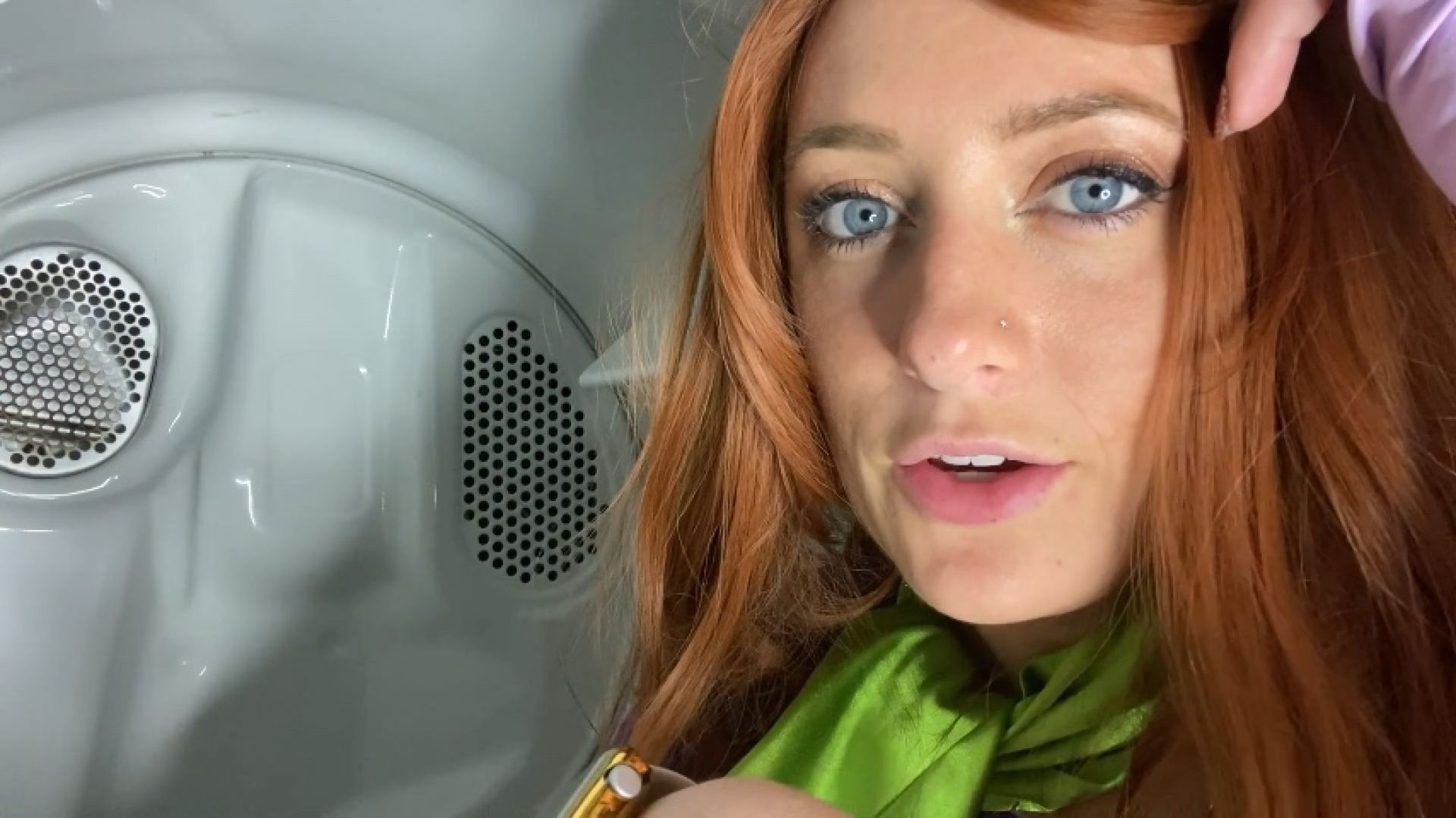 Daphne from Scooby Doo stuck in the dryer