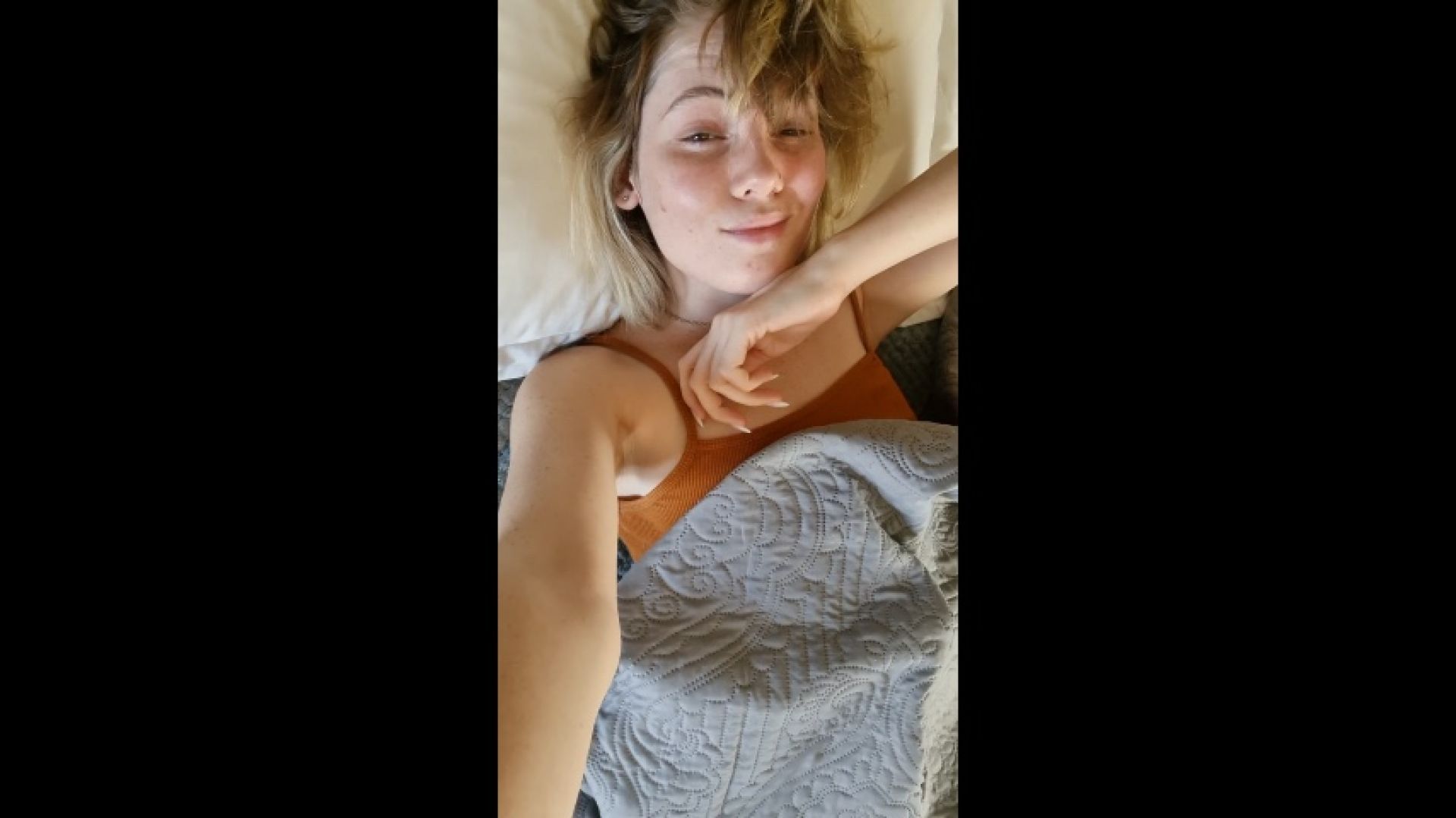 Natural, no make up masturbation