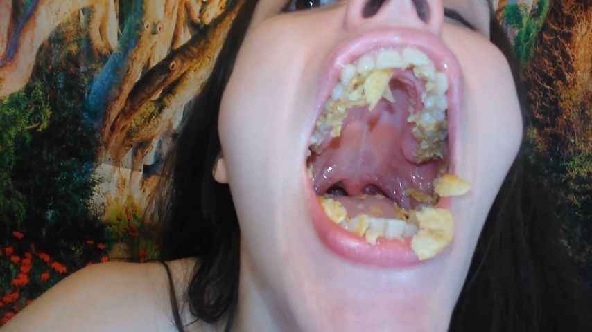 Food Fetish Eating USA Slut Eats Chips