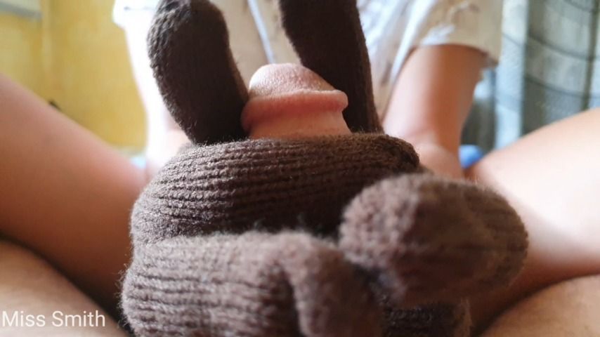 Brown Knit Winter Gloves