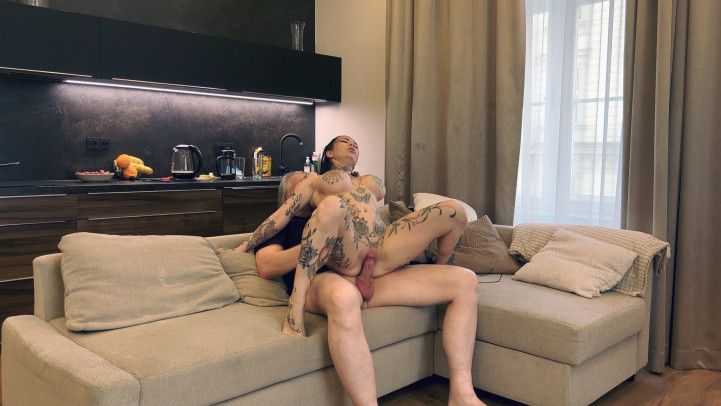 Inked slut w. big tits fucks grandpa