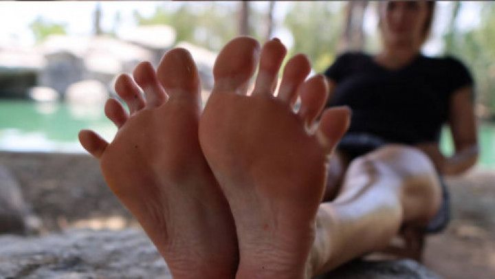 Brianna Big Meaty Milf soles