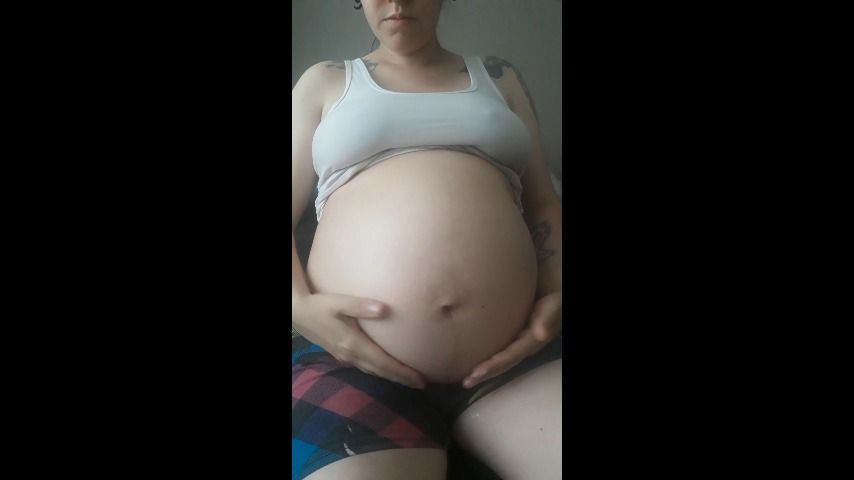 Lotion on belly at 8 months pregnant