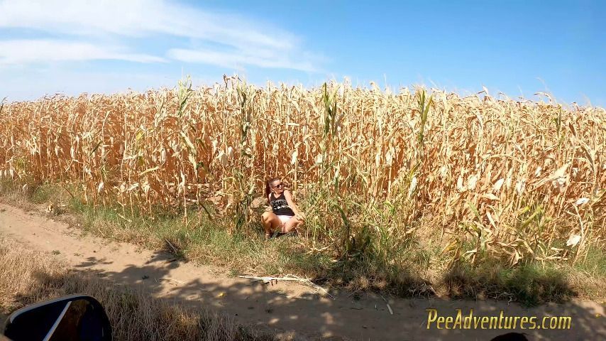 Pee in a corn field and wet her skirt