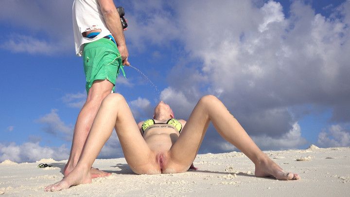 Squirt Pee and Goldenshower on the beach