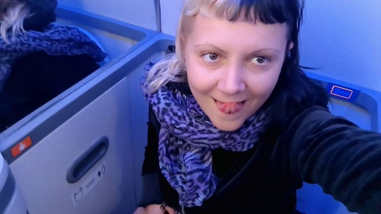 FILMING MYSELF PEEING ON THE PLANE TO FRANCE