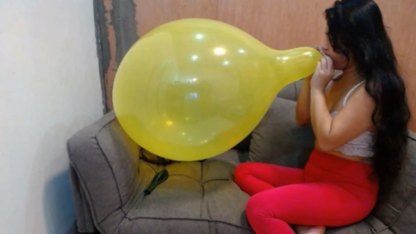 Freya Blow To Pop 18 in Yellow Balloon