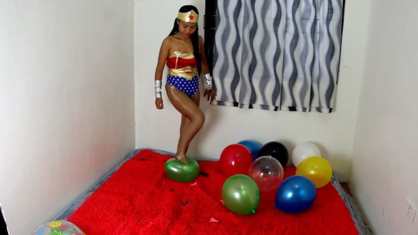 Wonder Woman Camylle Stomp Your Balloons