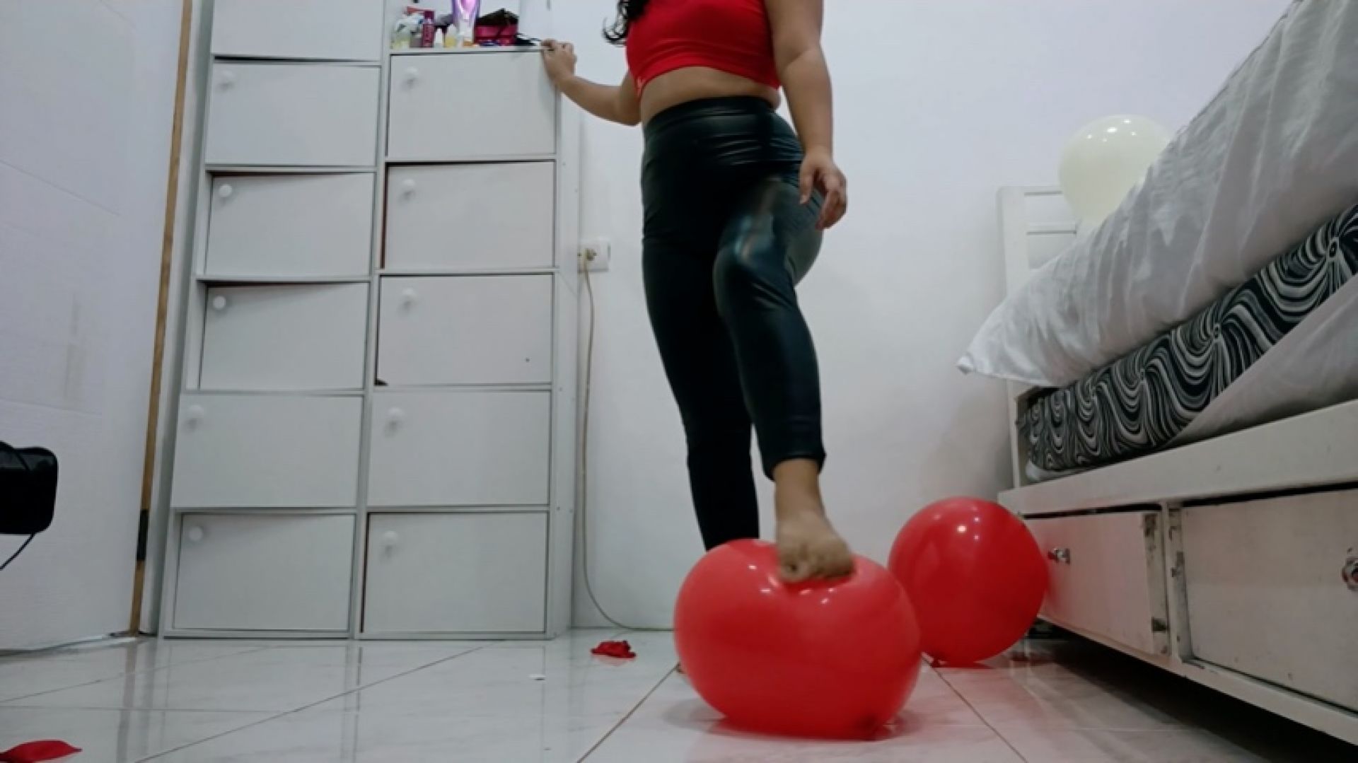 Sexy Freya Stomps And Sits To POP Red Balloons