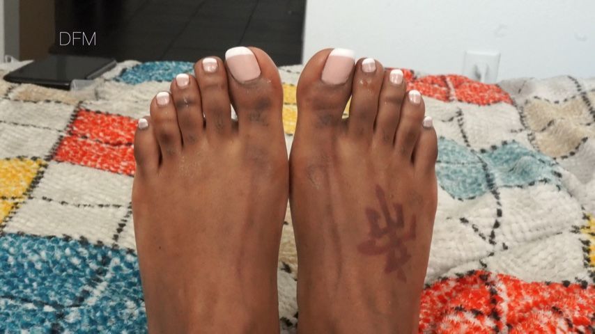 worshiping xsuckmytoes feet