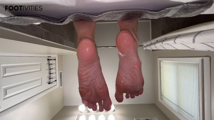 Drip Dry Wet Feet Fetish POV Foot Slave