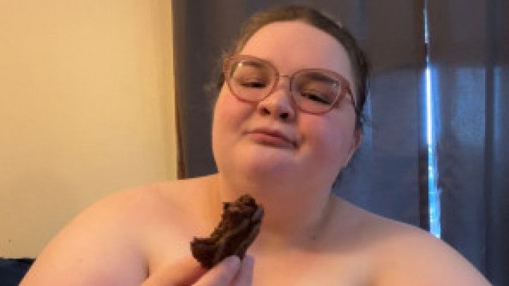 SSBBW cookie devouring