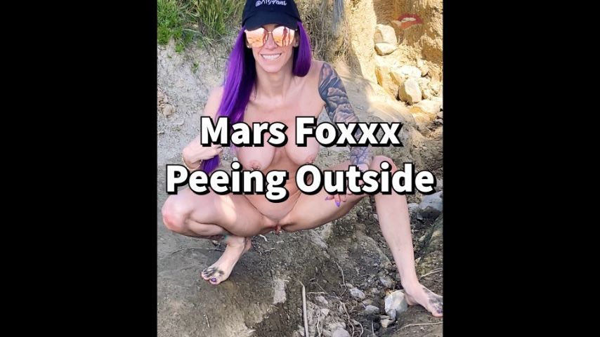 Mars Foxxx 1st Time Peeing Outside