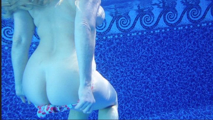 UNDERWATER NAKED POOL TEASE -HD