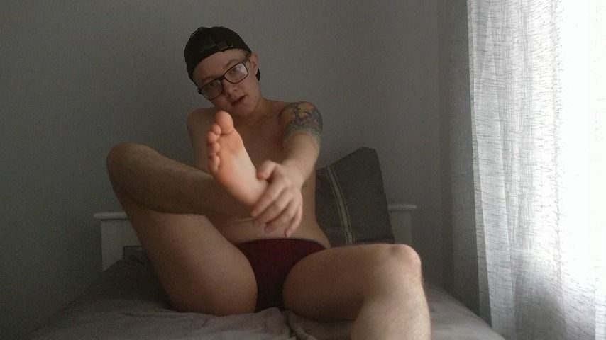 FtM Tells You To Worship His Feet