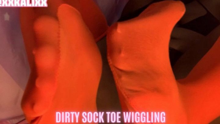 BBW FEET DIRTY SOCK TOE WIGGLING