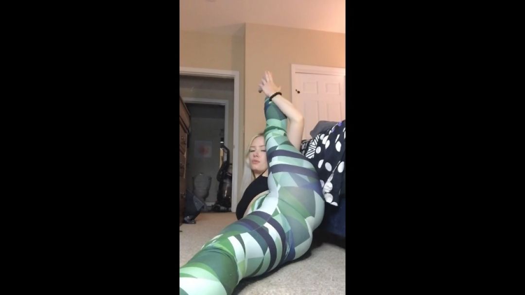 thtoneblonde stretches while you watch